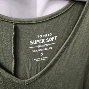 Olive Torrid Tunic size 5 (28)